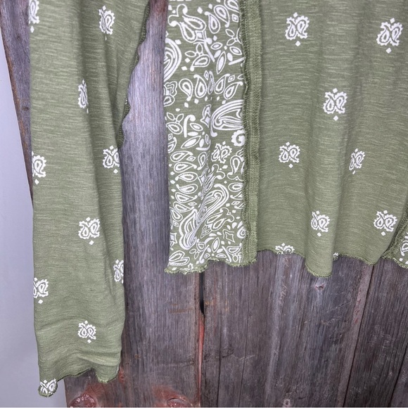 Anthropologie Pilcro Turtleneck Cotton-Slub Top Green Motif Bandana Print Medium - Picture 6 of 12